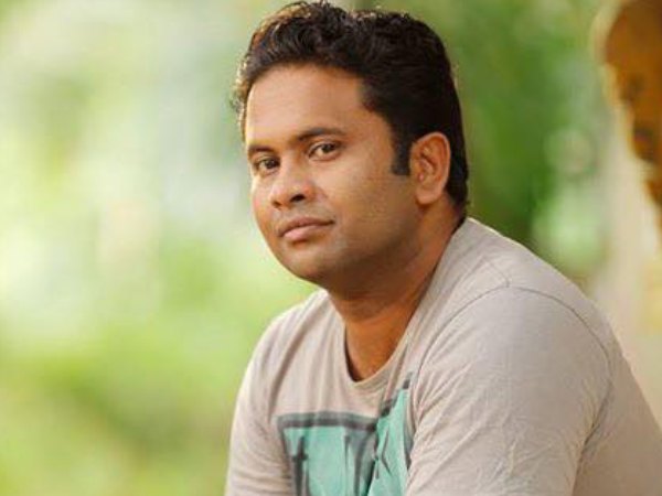 താന്‍ പൊളിറ്റിക്കല്‍ അല്ല