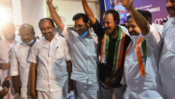 ഐശ്വര കേരള യാത്രയില്‍ 