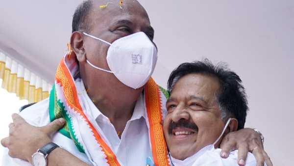 പുകഞ്ഞ കൊള്ളി പുറത്തേക്ക്