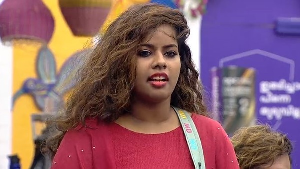 ചിരിക്കേണ്ട മിഷേല്‍...