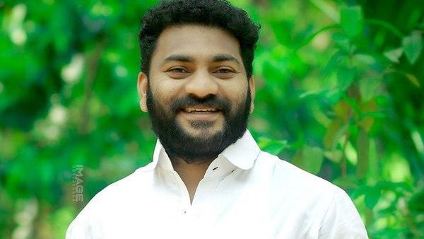 പൊന്നാട കത്തിച്ച് പ്രതിഷേധം