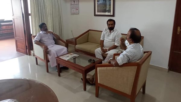 ഐശ്വര്യ കേരള യാത്രയില്‍ 