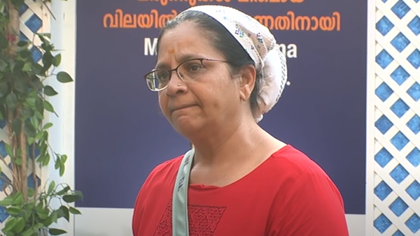 പൊട്ടിക്കരഞ്ഞ് ഭാഗ്യലക്ഷ്മി പൊട്ടിക്കരഞ്ഞ് ഭാഗ്യലക്ഷ്മി