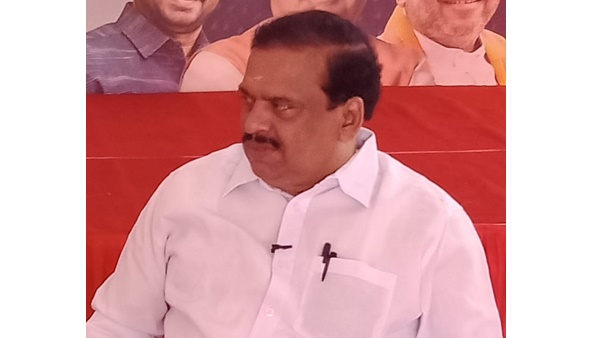 ത്രികോണ പോരാട്ടമുണ്ടോ?