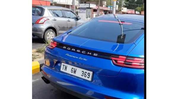 അത്യാഡംബര കാര്‍