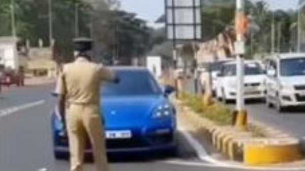 ട്രാഫിക് നിയന്ത്രിച്ചത്