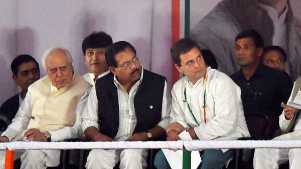 പ്രവര്‍ത്തക സമിതി അംഗം