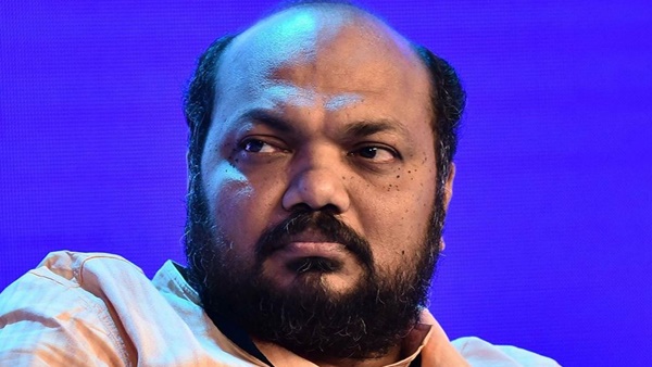 ഭാര്യ വാണി കേസരിക്ക്