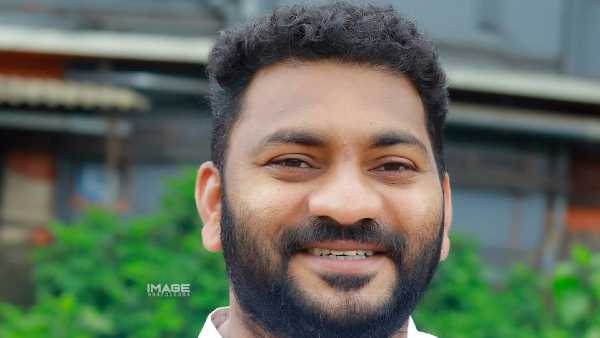 റിയാസ് മുക്കോളി