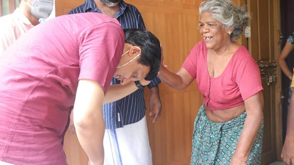 വിവാഹ ചിത്രത്തെപ്പോലും വെറുതെ വിട്ടില്ല