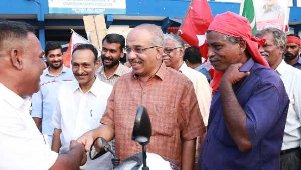 പ്രദീപ് കുമാറിന് അഭിനന്ദനം