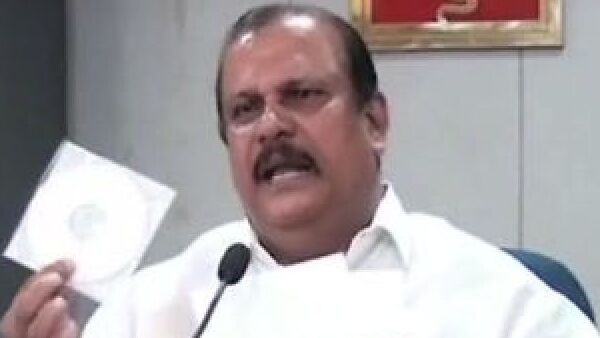 ജോര്ജ് ഉന്നമിടുന്നത് ജോര്ജ് ഉന്നമിടുന്നത്