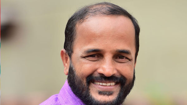 ശക്തമായ ത്രികോണ മല്‍സരം