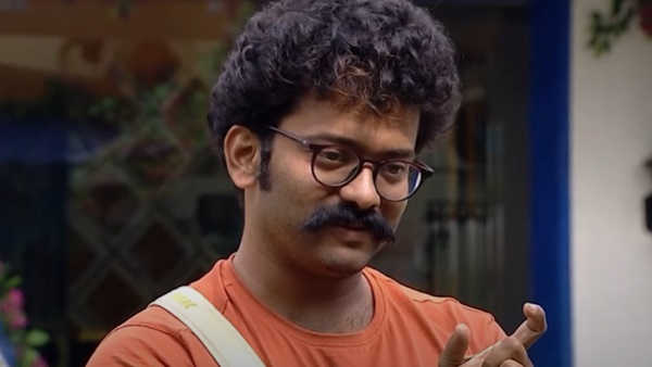 ആദ്യം പറഞ്ഞത് മണിക്കുട്ടൻ 