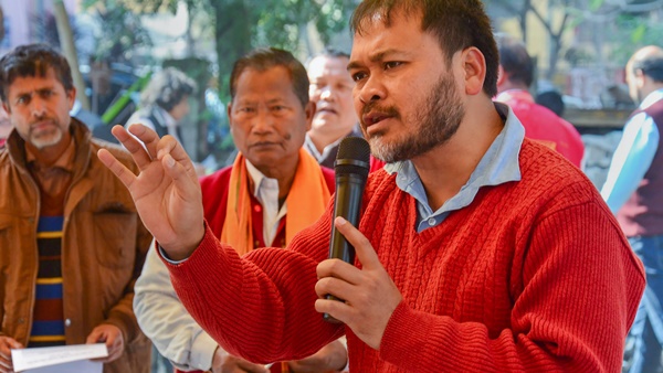 തിരഞ്ഞെടുപ്പിലെ രംഗപ്രവേശം