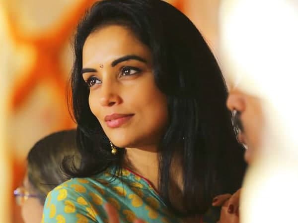  ഇംഗ്ലീഷ് പറയുന്ന ആളാണ്