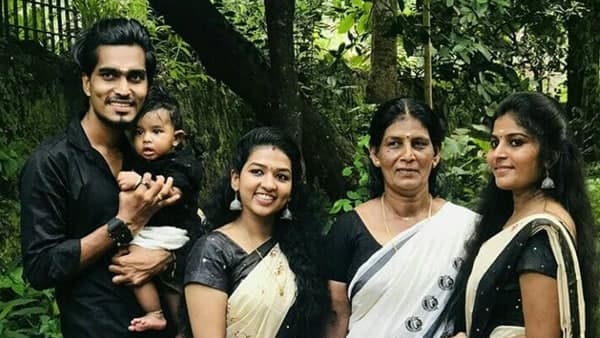 മല്ലുഫാമിലി