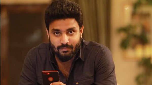 അഭിനയിക്കുന്നത് അഭിനയിക്കുന്നത്