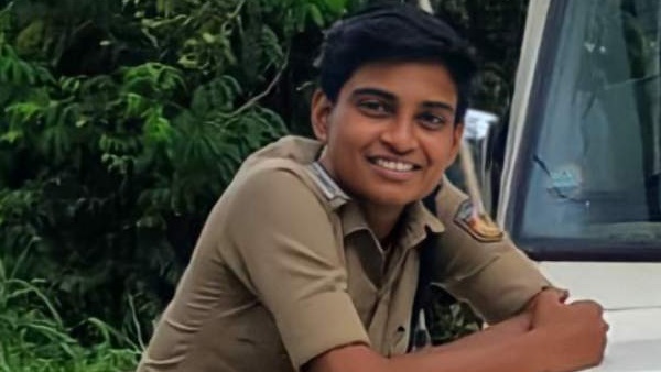 ഭ്രാന്ത് വരാതെ പിടിച്ചു നിന്നവൾ ഭ്രാന്ത് വരാതെ പിടിച്ചു നിന്നവൾ
