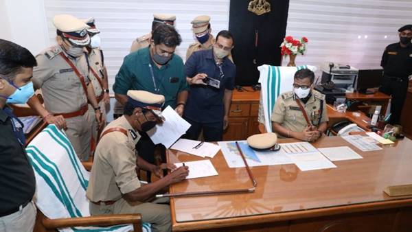 അനിൽകാന്തിനെ ഒറ്റക്കെട്ടായി പിന്തുണച്ച് ഐപിഎസ് അസോസിയേഷൻ അനിൽകാന്തിനെ ഒറ്റക്കെട്ടായി പിന്തുണച്ച് ഐപിഎസ് അസോസിയേഷൻ