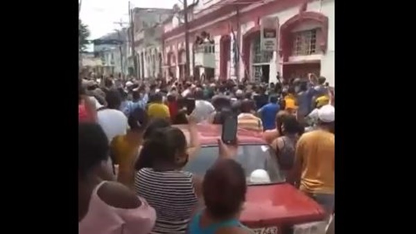 കമ്യൂണിസം തുലയട്ടേ