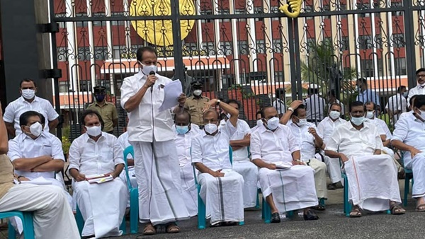 പ്രതീകാത്മം