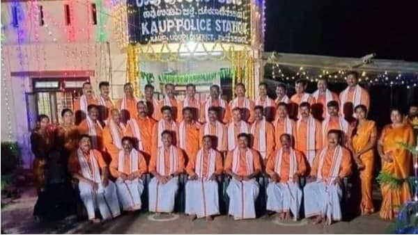  രാജിവെച്ച് ഒഴിയണം