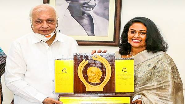 പുരസ്‌കാരം ലഭിച്ചപ്പോള്‍