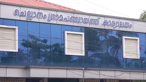 എറണാകുളം ഡി സി സി ഓഫീസ് കേന്ദ്രീകരിച്ച് ചര്‍ച്ചകള്‍.