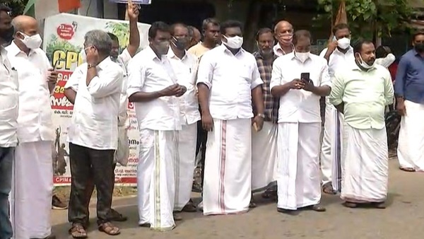 അപകടകരമായ കൂട്ടുകെട്ട് എന്ന് സി പി എം പ്രതികരണം