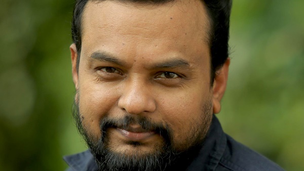 ക്യാപ്റ്റനിൽ വിപി സത്യനായി പരകായ പ്രവേശം ചെയ്യുകയായിരുന്നെങ്കിൽ ക്യാപ്റ്റനിൽ വിപി സത്യനായി പരകായ പ്രവേശം ചെയ്യുകയായിരുന്നെങ്കിൽ