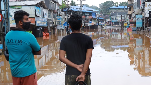 ബണ്ടുകളും സ്പിൽവേയും