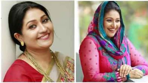  വേദിയില്‍ ലൈറ്റ് സിസ്റ്റം നിയന്ത്രിക്കുന്നത്