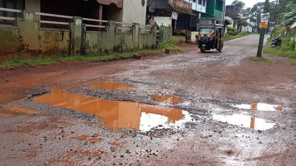 പാലമുണ്ട് പക്ഷെ വാഹനമില്ല