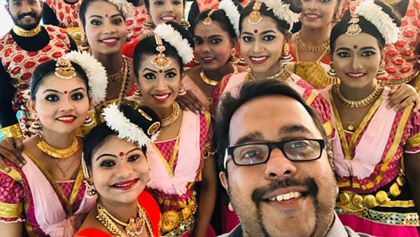 ലക്ഷ്മി ഗോപാലസ്വാമിയെക്കുറിച്ച് പറയുകയാണെങ്കില്‍ കൊച്ചു കൊച്ചു സന്തോഷങ്ങള്‍