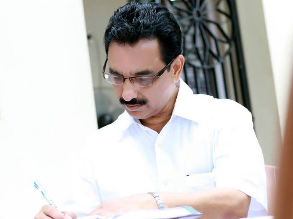 തങ്ങള്‍ക്ക് പാര്‍ട്ടി അ​ഖി​ലേ​ന്ത്യ ജ​ന​റ​ൽ സെ​ക്ര​ട്ട​റി വ​ർ​ഗീ​സ്​ ജോ​ർ​ജ്, കെ.​പി. മോ​ഹ​ന​ൻ എം എ​ൽ എ