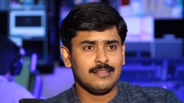 അഭിലാഷ് മോഹന് പകരക്കാരിയുടെ റോളിലാവും സ്മൃതി മീഡിയ വണ്ണില് ജോയിന് ചെയ്യുക. അഭിലാഷ് മോഹന് പകരക്കാരിയുടെ റോളിലാവും സ്മൃതി മീഡിയ വണ്ണില് ജോയിന് ചെയ്യുക.