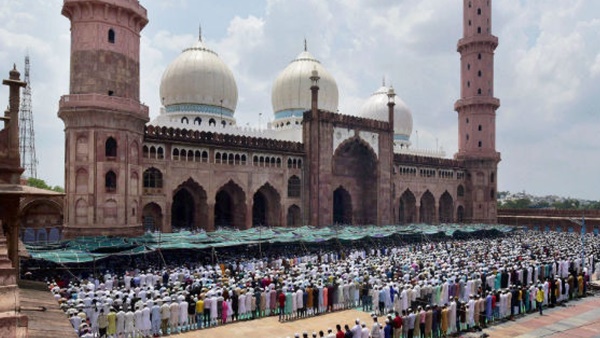 സംഘർഷാവസ്ഥ കണക്കിലെടുത്ത് പോലീസ് യാത്രാ നിർദ്ദേശം പുറപ്പെടുവിക്കുകയും