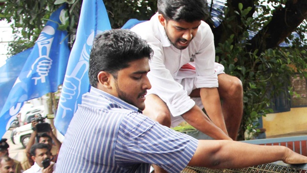 ഇങ്ങനെ ഒരു അറിയിപ്പ് വേണ്ടി വരുമെന്ന് കരുതിയില്ല. ഇങ്ങനെ ഒരു അറിയിപ്പ് വേണ്ടി വരുമെന്ന് കരുതിയില്ല.