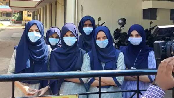 ചൊവ്വാഴ്ച ഉച്ചയ്ക്ക് ഒരു മണിയോടെ എംജിഎം കോളജ് അധികൃതർ
