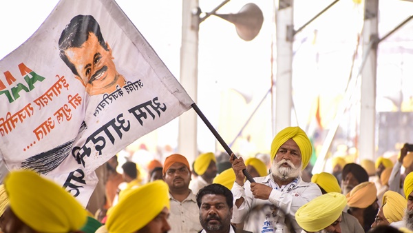 അംഗങ്ങളുടെ കൂട്ട കൂറുമാറ്റത്തോടെ മേയർ സ്ഥാനത്ത് അംഗങ്ങളുടെ കൂട്ട കൂറുമാറ്റത്തോടെ മേയർ സ്ഥാനത്ത്