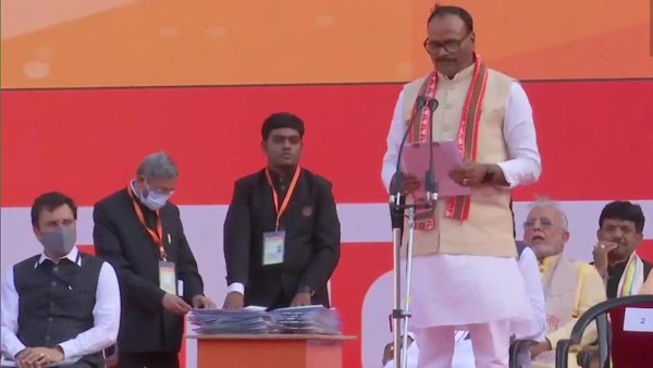 57 കാരനായ ബ്രിജേഷ് പഥക് ബി ജെ പിയുടെ ജനപ്രിയ 