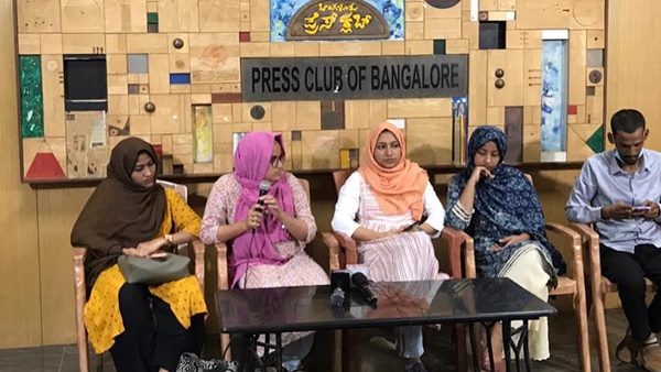 സ്കൂളിന്റെ പരിസരത്ത് ഹിജാബ് ധരിച്ചുപോകുന്നത്