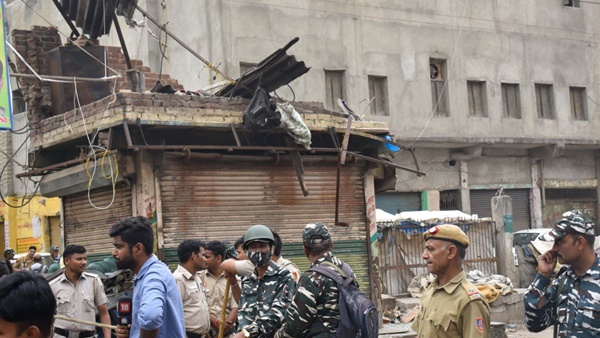 ബുള്‍ഡോസറുകള്‍ പൊളിച്ചടുക്കിയ കെട്ടിടങ്ങളുടെ 