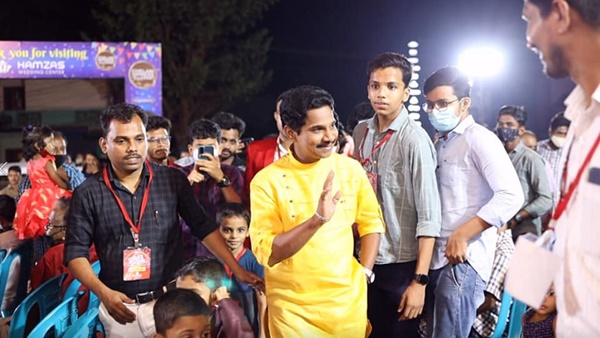 ഹോമിലെ സന്ദർശകനായിരുന്ന എനിക്ക് കുട്ടി കാലം 