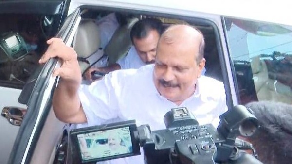 തന്റെ രാഷ്ട്രീയം നിശ്ചയിക്കുമെന്നും തന്റെ രാഷ്ട്രീയം നിശ്ചയിക്കുമെന്നും