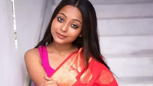 21 കാരിയായ ബംഗാളി നടൻ ബിദിഷ ഡി മജുംദാറിനെ