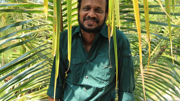 ഒരു എഴുത്തുകാരൻ വീട്ടിലേക്ക് വിളിക്കുമ്പോൾ