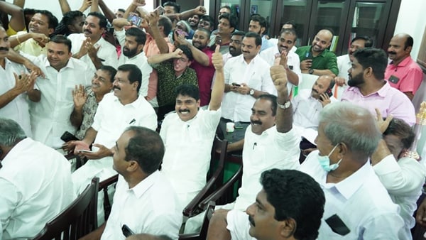 യുഡിഎഫിന്റെ ചെക്ക് യുഡിഎഫിന്റെ ചെക്ക്