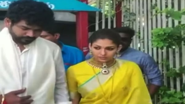ക്ഷേത്ര പരിസരത്ത് ഫോട്ടോ ഷൂട്ട് നടത്തിയെന്ന്